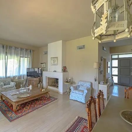 فيلة Astoria Korakokhórion