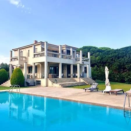 Astoria Villa